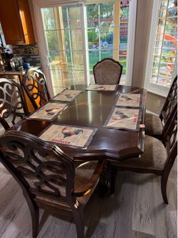 Big wooden dinning table for 6
