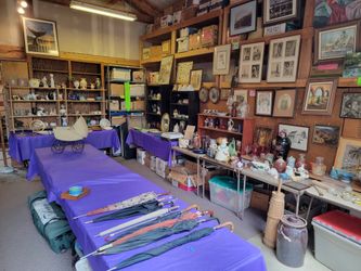 LARGE LOT  VINTAGE /ANTIQUE GLASSWARE & ART