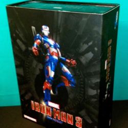 Iron Man 3 iron Patriot statue