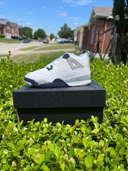 Jordan 4 midnight navy size 10c
