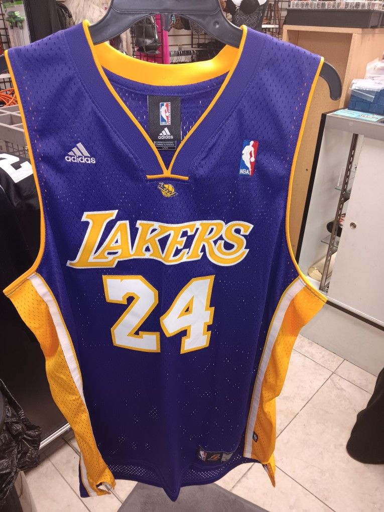 Lakers Kobo Bryant Jersey #24 & 2002 Championship Hat