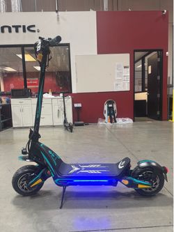 Dual-motor high-speed electric scooter
