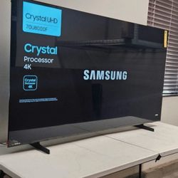 New 70 Inch Samsung U8000F smart TV 4K UHD Model. Brand new 2025 Model. 