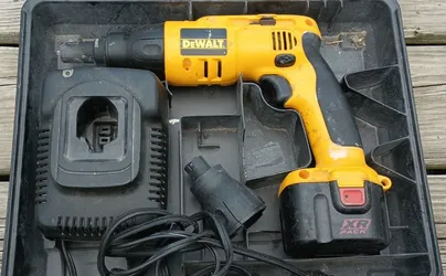 DEWALT Charger Battery DW9107 Cordless Drywall Screw Gun Utility Tools Working