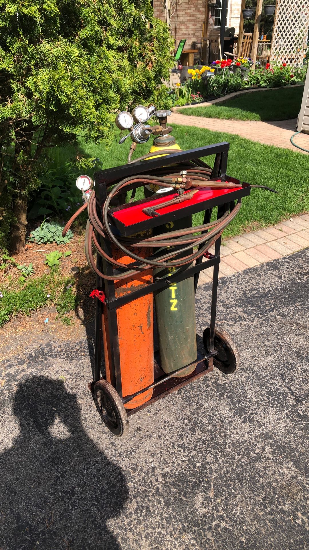 Oxygen and settling torches with a cart