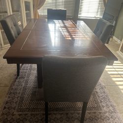 Dinning table has extended to make it larger with 4 chairs