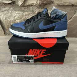 New Jordan 1 Retro Low OG Mystic Navy Size 6 Women 