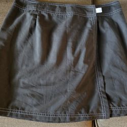 New BW Sports velcro wrap skirt size 10 in green only $10