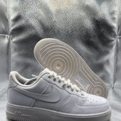 Air Force 1 low triple white