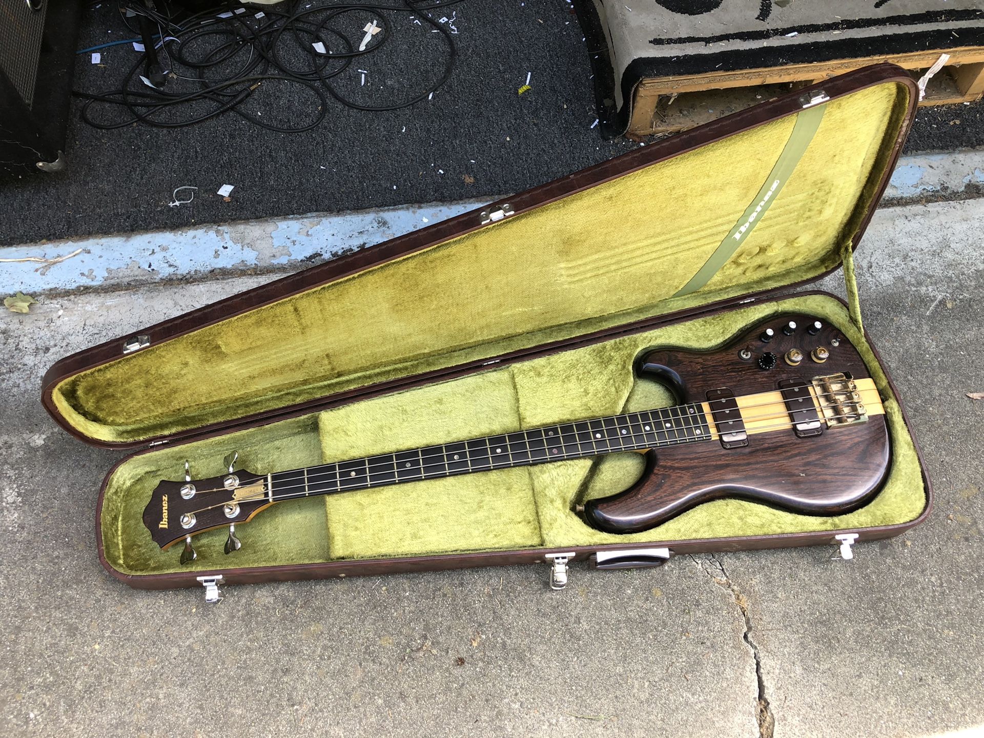Very Rare 1979 Ibanez MC-924-DS Bass Guitar with Original Case