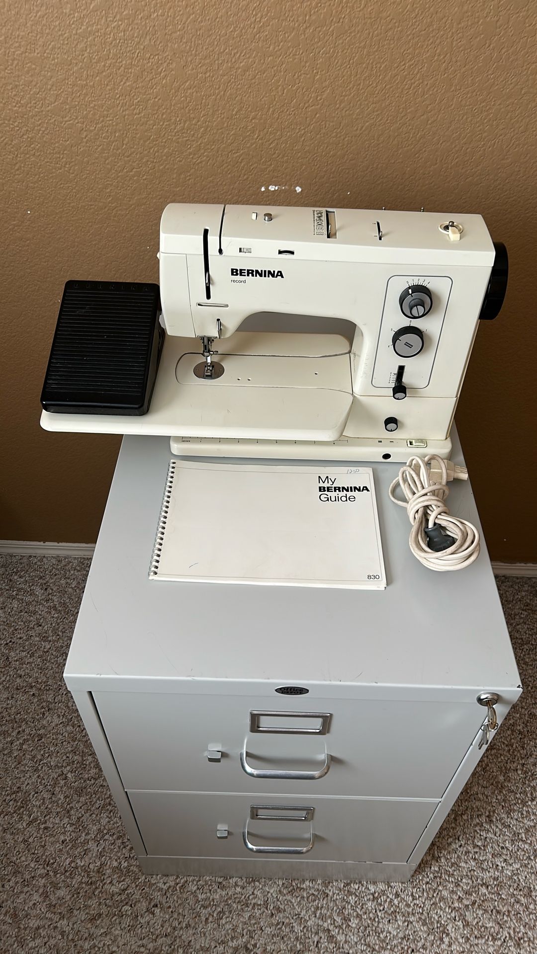 Bernina Record 830 Sewing machine