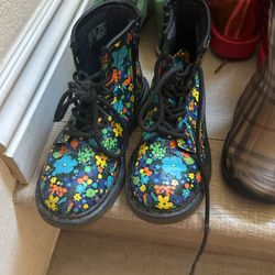 Dr. Martin’s kids Burberry size 25 kids shoes