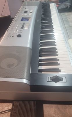 Yamaha-DGX-530 Arranger Keyboard