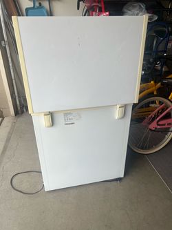 White Top-Freezer Refrigerator