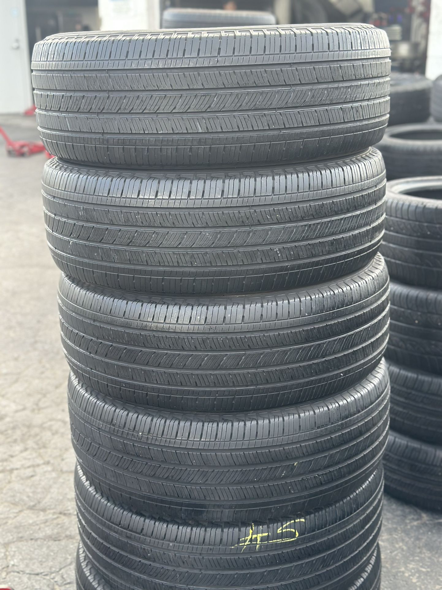 SET OF TIRE 255 55 20 MICHELIN 85% LIFE