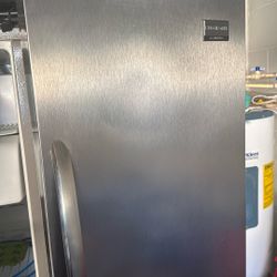 Frigidaire Refrigerator 