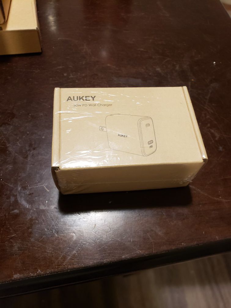 USB C Charger Aukey brand