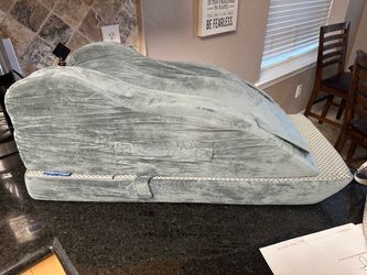 Wedge pillow for foot/leg