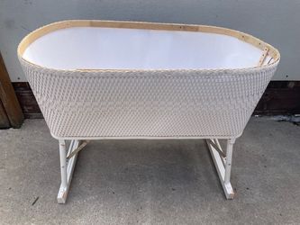 Antique Wicker Baby Bassinet Bed / cab use as Doll Bed