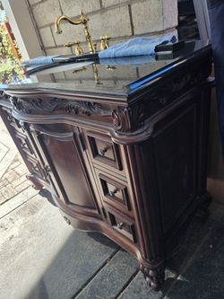 Antique style single sink bathroom vanity with 1 inch backsplash