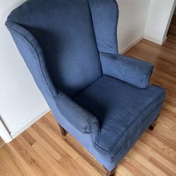 Blue Accent Chair – Cozy & Sturdy