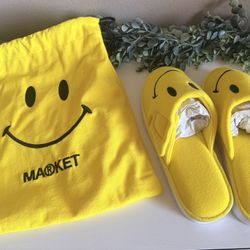 Market Shoes Smiley Slippers Size 11 NEW