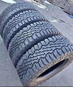 275/75/18 Goodyear set de llantas usadas en buenas condiciones las 4