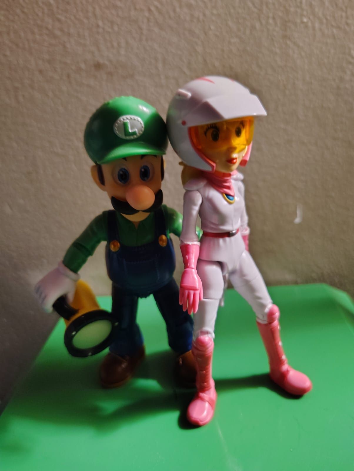 Luigi and Princess Peach Action Figures (Mario)