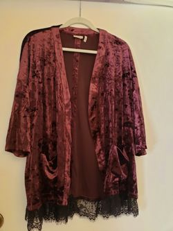 Lori Goldstein robe