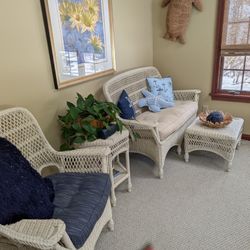 4 Piece Wicker/ratan Furniture Set Like New! Quality Set! 