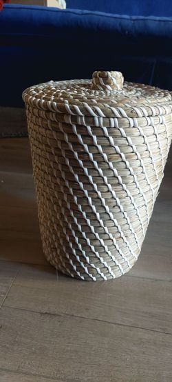Woven Basket Trash Can with Lid – Natural Wood