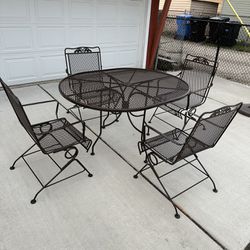 Wrought Iron Tables 4 Bouncy Spring Chairs, 1 Chair Is Missing The Arm Rest,