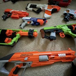 9 Nerf Guns 