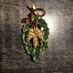 Vintage Gerry's Christmas Pine Cone And Holly Branch Pin