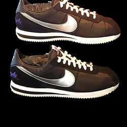 LIKE NEW NIKE CORTEZ TENNIS SHOES