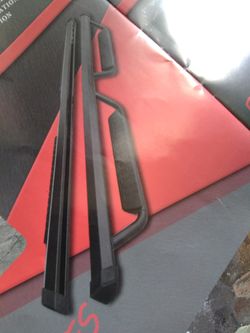 Heavy-duty look steps Nerf bars