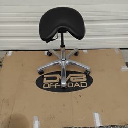 Nice Black Aluminum Base Chair On Wheels Well Made Fully Adjustable New Display Model. 