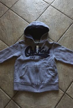 Boys size 7 Oshkosh sweater in great condition