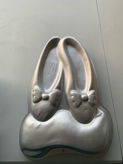 Ballerina Shoes shaped cake pan Wilton 
