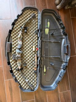 Bear Archery Hunting Compound Bow w/ Plano Protector Hardcase