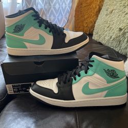 Jordan 1 Mid Tropical Igloo Size 10 Men