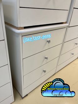 Three drawer white Diamond dresser cajonera Comoda compressed