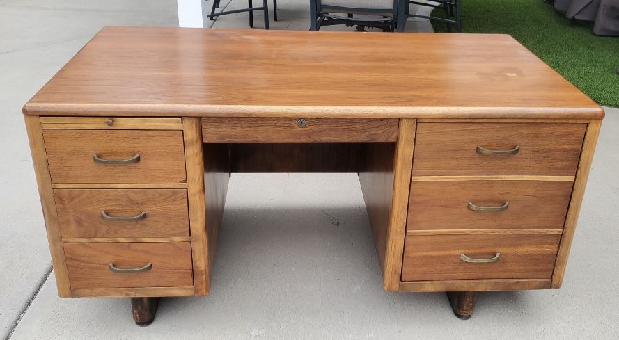 Oak Desk Vintage. 6 Drawers have dovetailed craftsmanship. Very good condition 58” x 29” x 30” Office chair included.