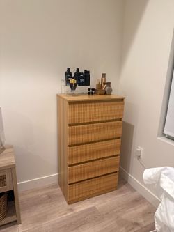Modern 5-Drawer Vertical Storage Dresser with Textured Drawers and Compact Narrow Fit