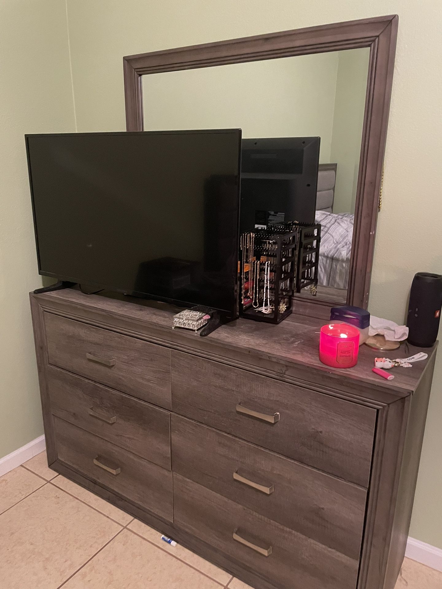 Bedroom Furniture Set