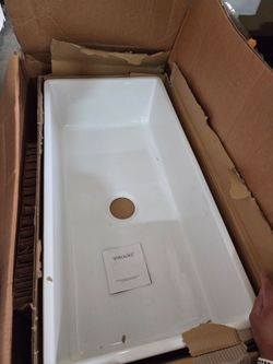 SINKOLOGY Austen Farmhouse/Apron-Front Undermount 36-in x 18-in Crisp White Fireclay Single Bowl Kitchen Sink