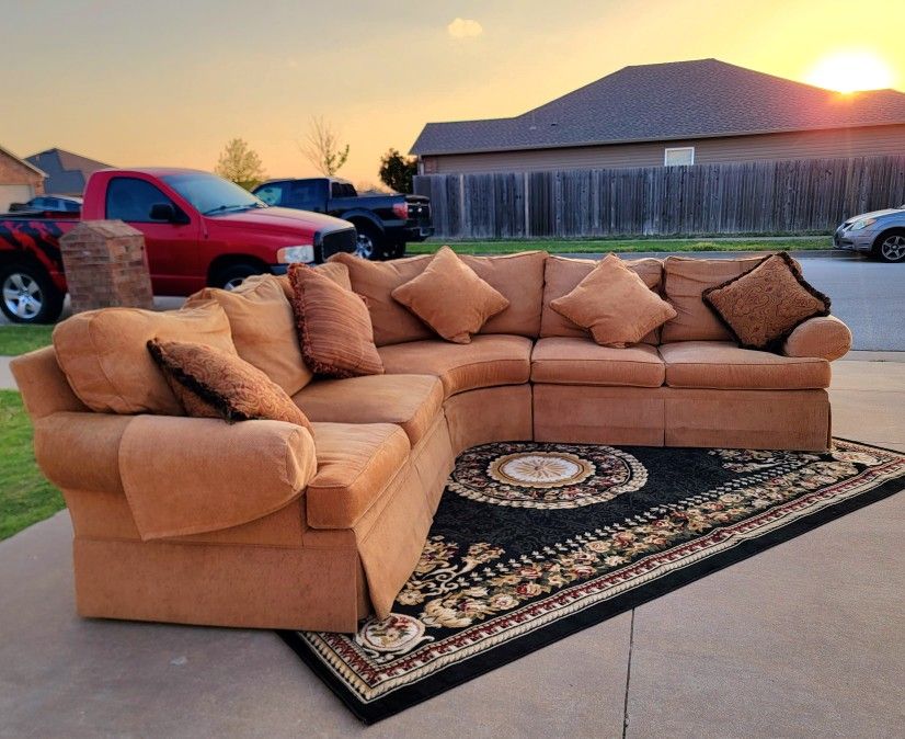 Henredon Vintage Down Filled Luxury 3 Piece Sectional