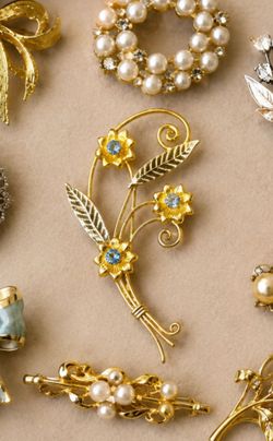 1940's Brooch "HOBSON NEW YORK"  Floral Bouquet Aqua Stoned Brooch