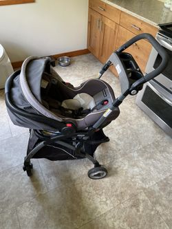 Graco SnugRider Elite Car Seat Carrier, Lightweight Frame, Travel Stroller  Accepts any Graco Infant Car Seat, Black for Sale in Portland, OR - OfferUp