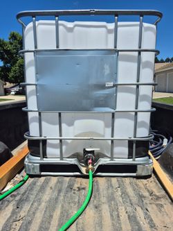 275 gallon water tote tank/ pressure washing/ detail